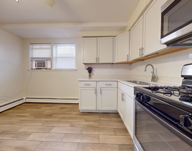 2402 N 76 Court - Photo Thumbnail 7