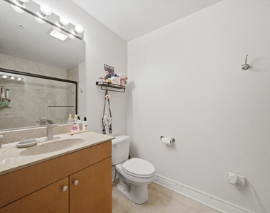 451 W Huron Street - Photo Thumbnail 18