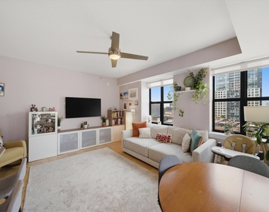 451 W Huron Street - Photo Thumbnail 5