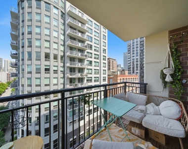 451 W Huron Street - Photo Thumbnail 4
