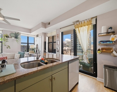 451 W Huron Street - Photo Thumbnail 8