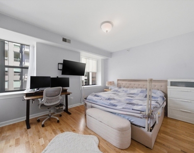 451 W Huron Street - Photo Thumbnail 11