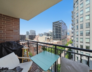 451 W Huron Street - Photo Thumbnail 3
