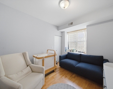 451 W Huron Street - Photo Thumbnail 15