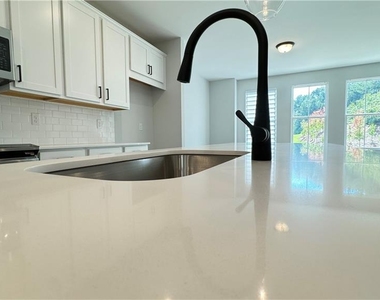 1475 Creekside Circle Nw - Photo Thumbnail 3