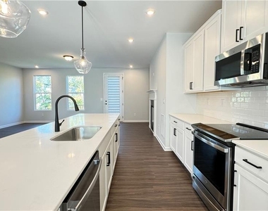 1475 Creekside Circle Nw - Photo Thumbnail 4