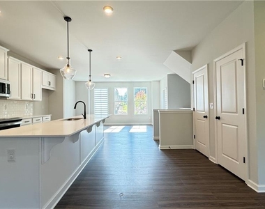 1475 Creekside Circle Nw - Photo Thumbnail 2