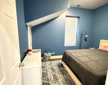 1019 N Ridgeway Avenue - Photo Thumbnail 12