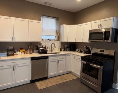 1019 N Ridgeway Avenue - Photo Thumbnail 7