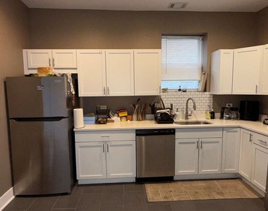 1019 N Ridgeway Avenue - Photo Thumbnail 8