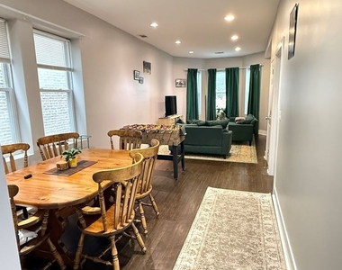 1019 N Ridgeway Avenue - Photo Thumbnail 4