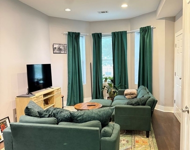 1019 N Ridgeway Avenue - Photo Thumbnail 2