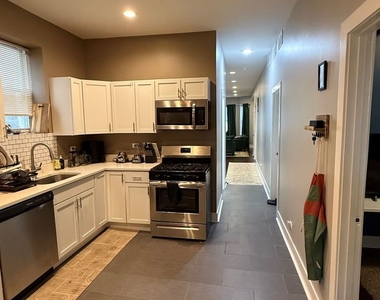 1019 N Ridgeway Avenue - Photo Thumbnail 6