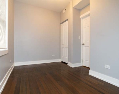 2657 N Ridgeway Avenue - Photo Thumbnail 7