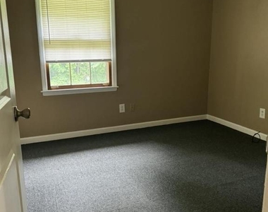 100 Fleeta Drive - Photo Thumbnail 9