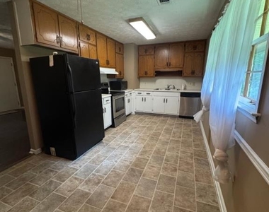 100 Fleeta Drive - Photo Thumbnail 3