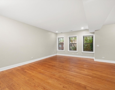 6300 N Rockwell Street - Photo Thumbnail 5
