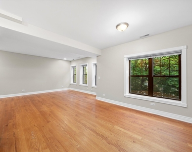 6300 N Rockwell Street - Photo Thumbnail 3
