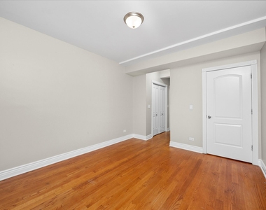 6300 N Rockwell Street - Photo Thumbnail 15