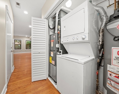 6300 N Rockwell Street - Photo Thumbnail 12
