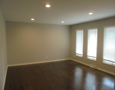 1130 Laurel Drive - Photo Thumbnail 3