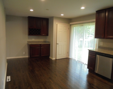 1130 Laurel Drive - Photo Thumbnail 7