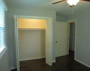 1130 Laurel Drive - Photo Thumbnail 12