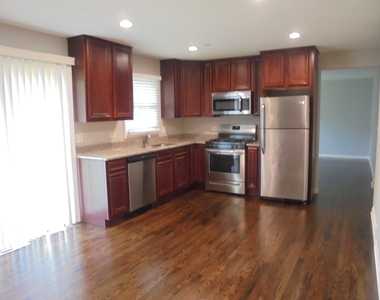 1130 Laurel Drive - Photo Thumbnail 6