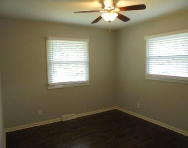 1130 Laurel Drive - Photo Thumbnail 13