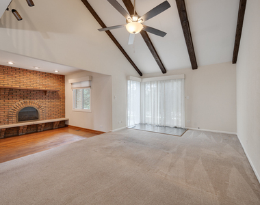 1525 Columbia Court - Photo Thumbnail 8