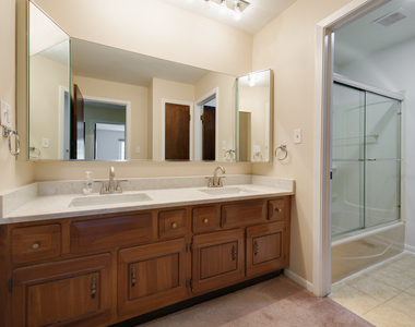 1525 Columbia Court - Photo Thumbnail 16
