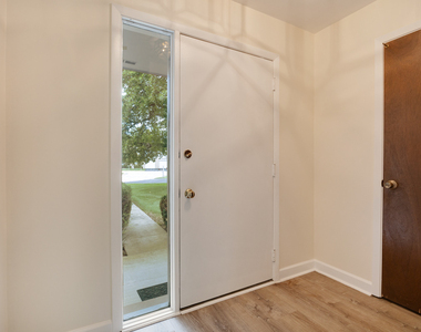 1525 Columbia Court - Photo Thumbnail 2