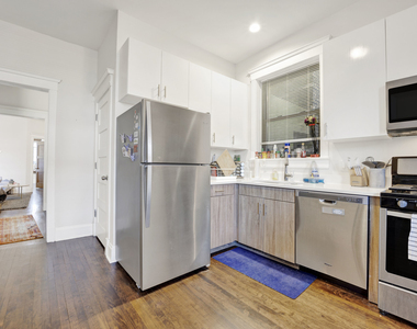 1010 W Dakin Street - Photo Thumbnail 2