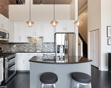 215 N Aberdeen Street - Photo Thumbnail 6