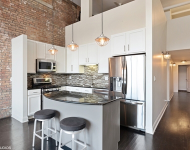 215 N Aberdeen Street - Photo Thumbnail 7