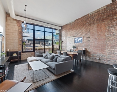 215 N Aberdeen Street - Photo Thumbnail 2