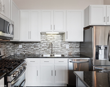 215 N Aberdeen Street - Photo Thumbnail 8