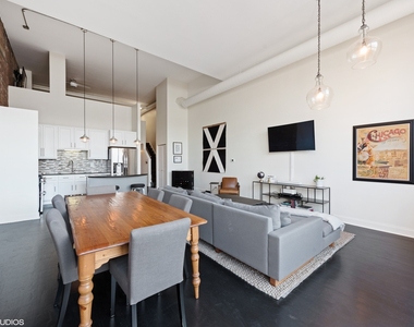 215 N Aberdeen Street - Photo Thumbnail 4