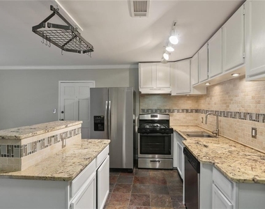 880 Glendale Terrace Ne - Photo Thumbnail 6