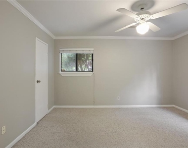 880 Glendale Terrace Ne - Photo Thumbnail 9