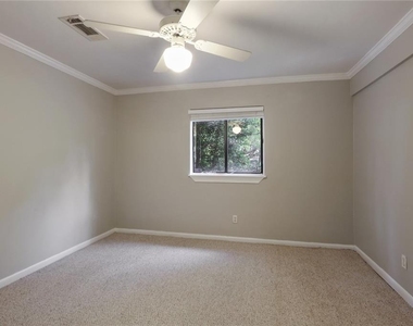 880 Glendale Terrace Ne - Photo Thumbnail 10
