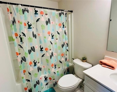 5595 Loring Street - Photo Thumbnail 3
