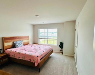 5595 Loring Street - Photo Thumbnail 4
