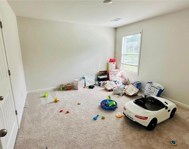 5595 Loring Street - Photo Thumbnail 2