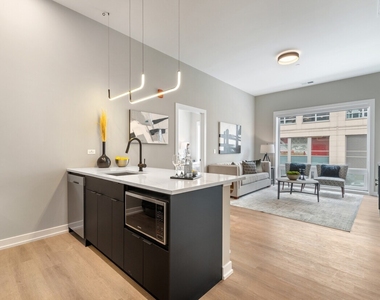 3217 N Clark Street - Photo Thumbnail 3