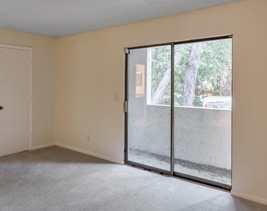 245 Seasons Parkway - Photo Thumbnail 10