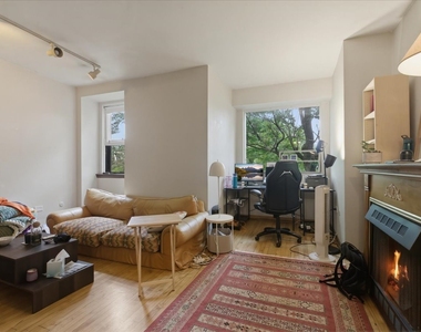 1931 W Evergreen Avenue - Photo Thumbnail 2