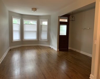 3625 N Hermitage Avenue - Photo Thumbnail 4