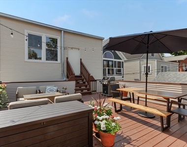 3625 N Hermitage Avenue - Photo Thumbnail 3