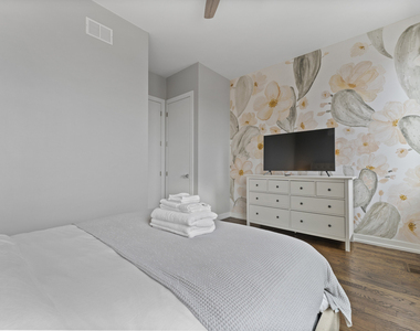 2437 W Jackson Boulevard - Photo Thumbnail 21